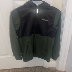 Boys Columbia zip up size MED